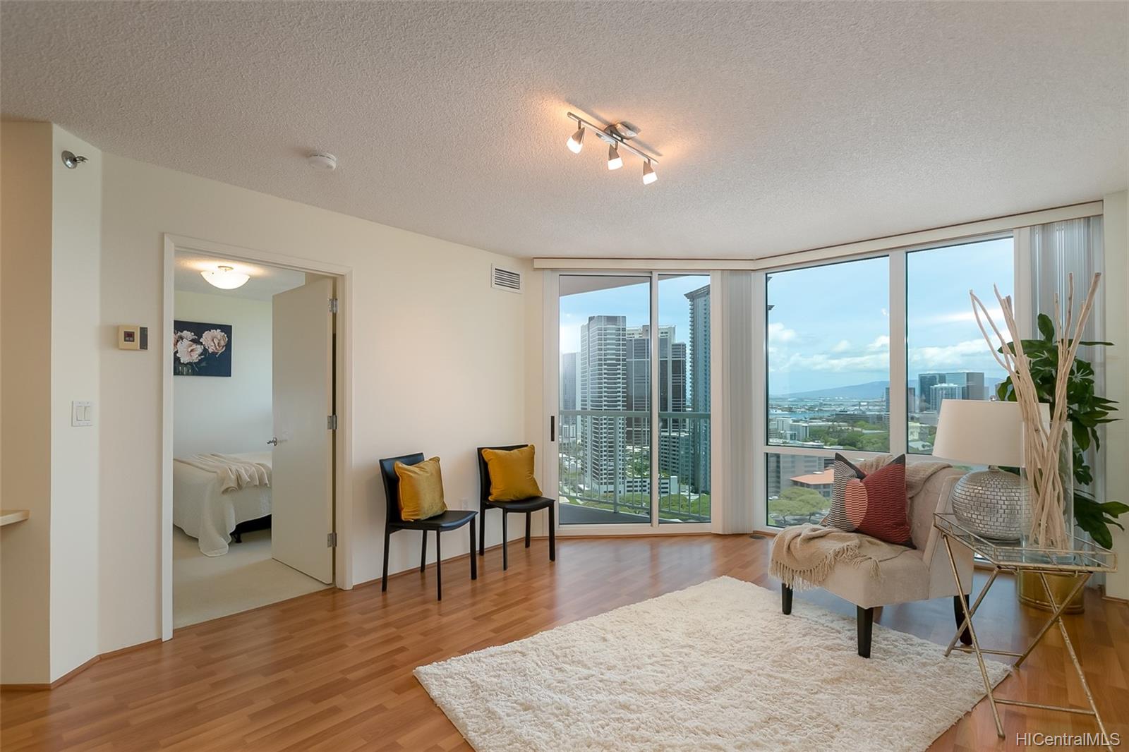 801 King Street #2406, Honolulu, HI 96813