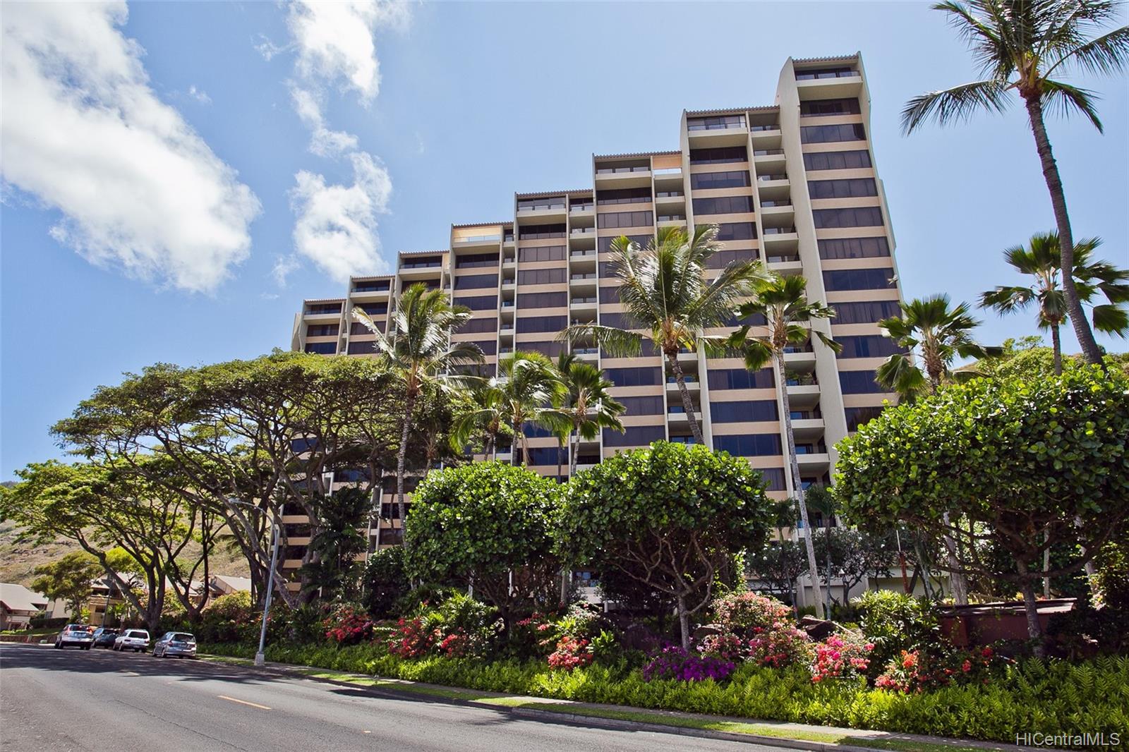 555 Hahaione Street #12D, Honolulu, HI 96825