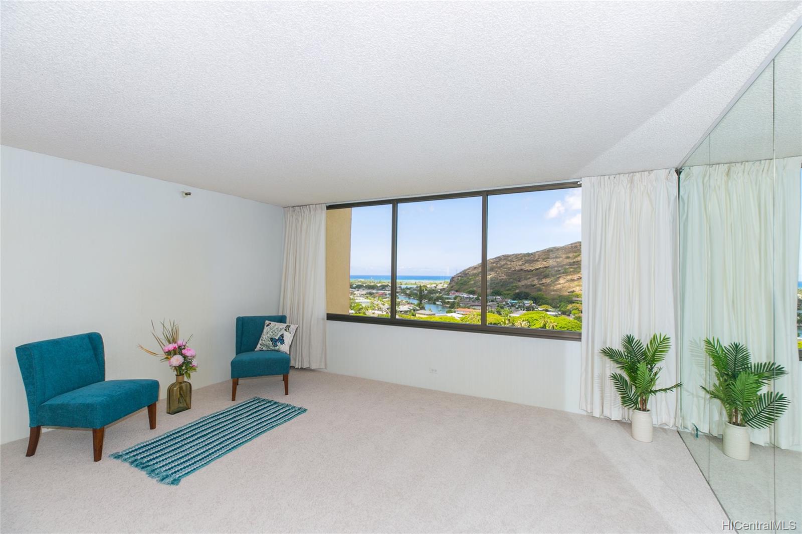 555 Hahaione Street #12D, Honolulu, HI 96825