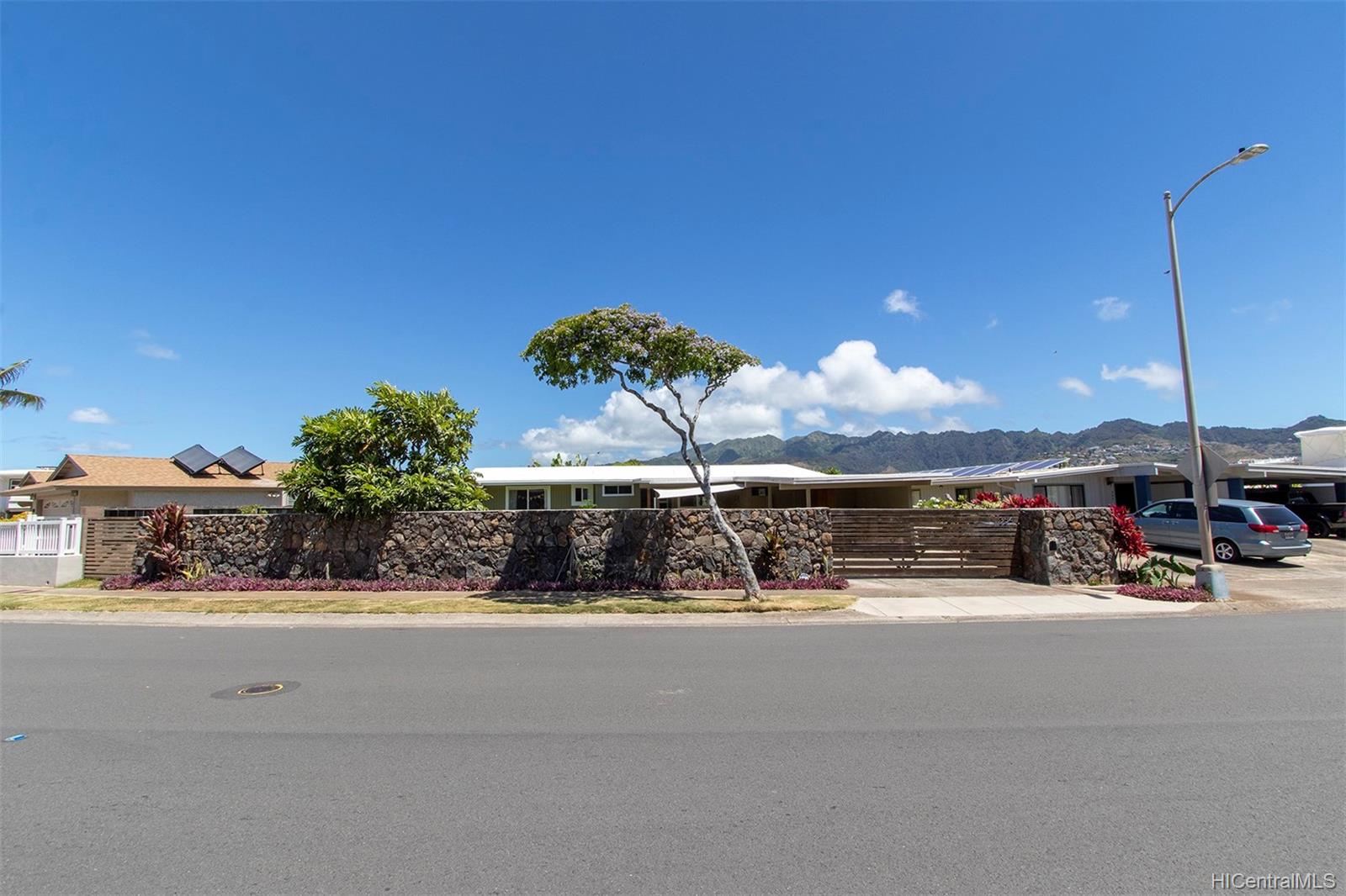 354 Kaumakani Street Honolulu, HI 96825