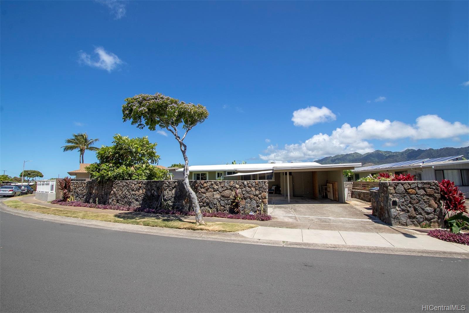 354 Kaumakani Street Honolulu, HI 96825