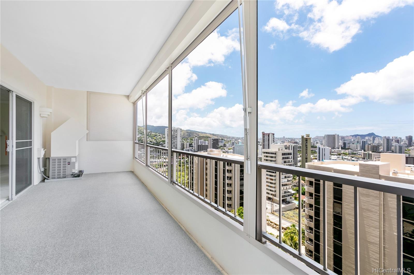 999 Wilder Avenue #902, Honolulu, HI 96822