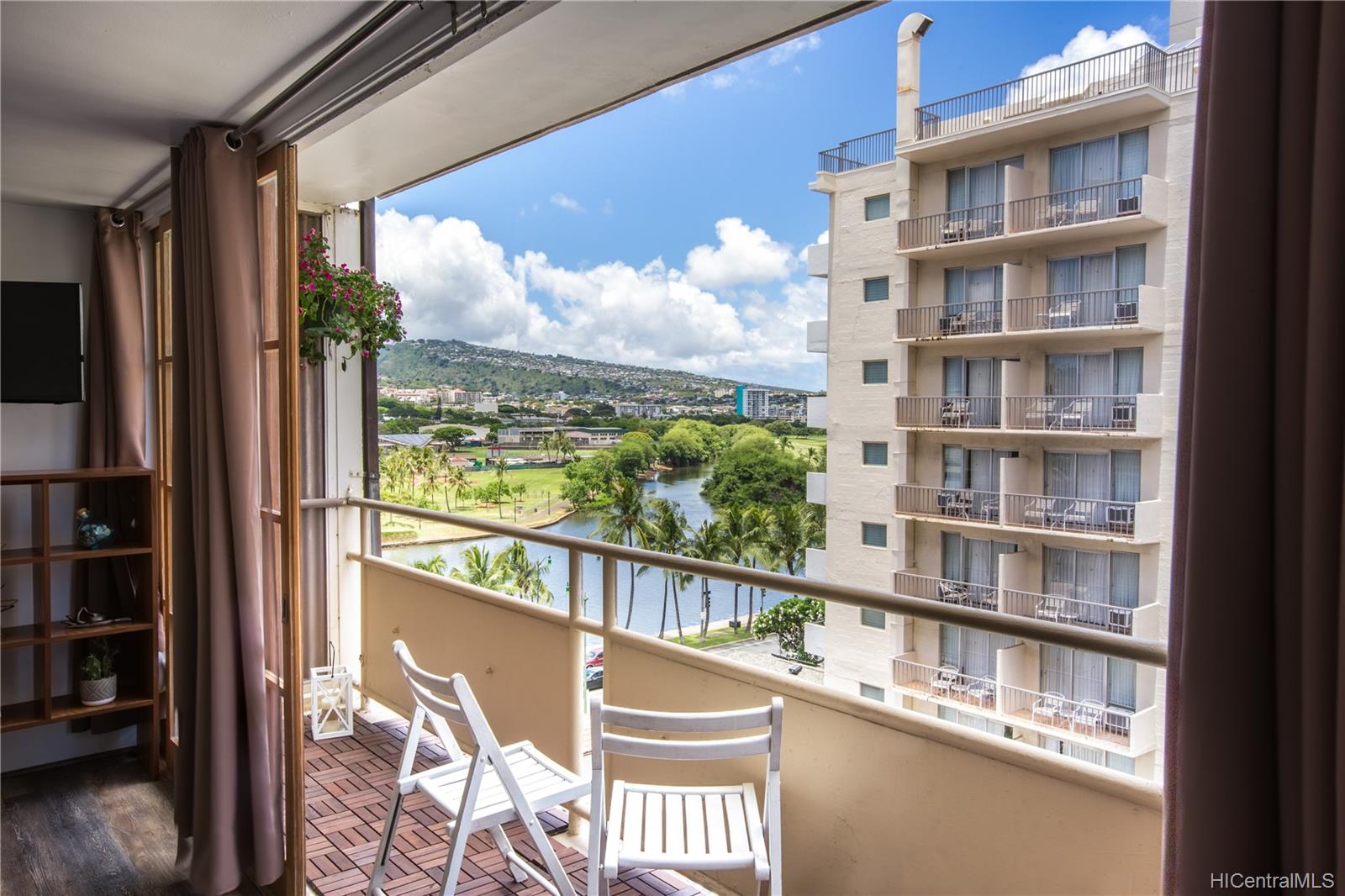 445 Kaiolu Street #814, Honolulu, HI 96815