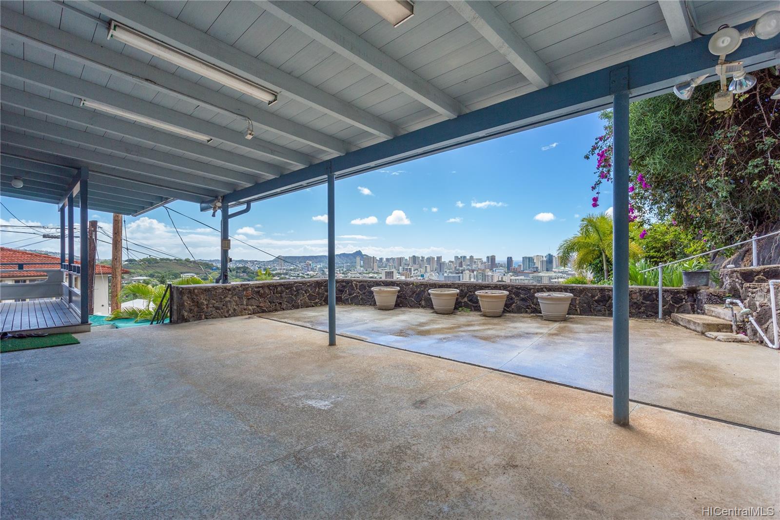 2325 Hoalu Place Honolulu, HI 96822