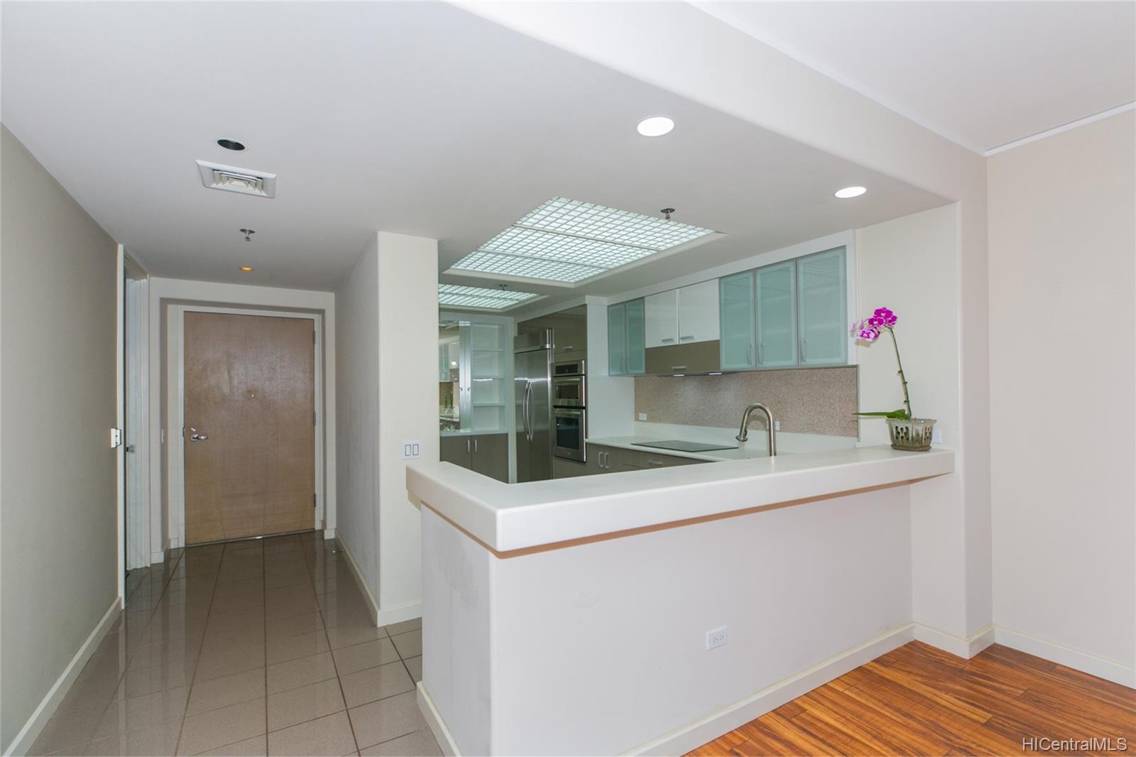 1 Keahole Place #3210, Honolulu, HI 96825