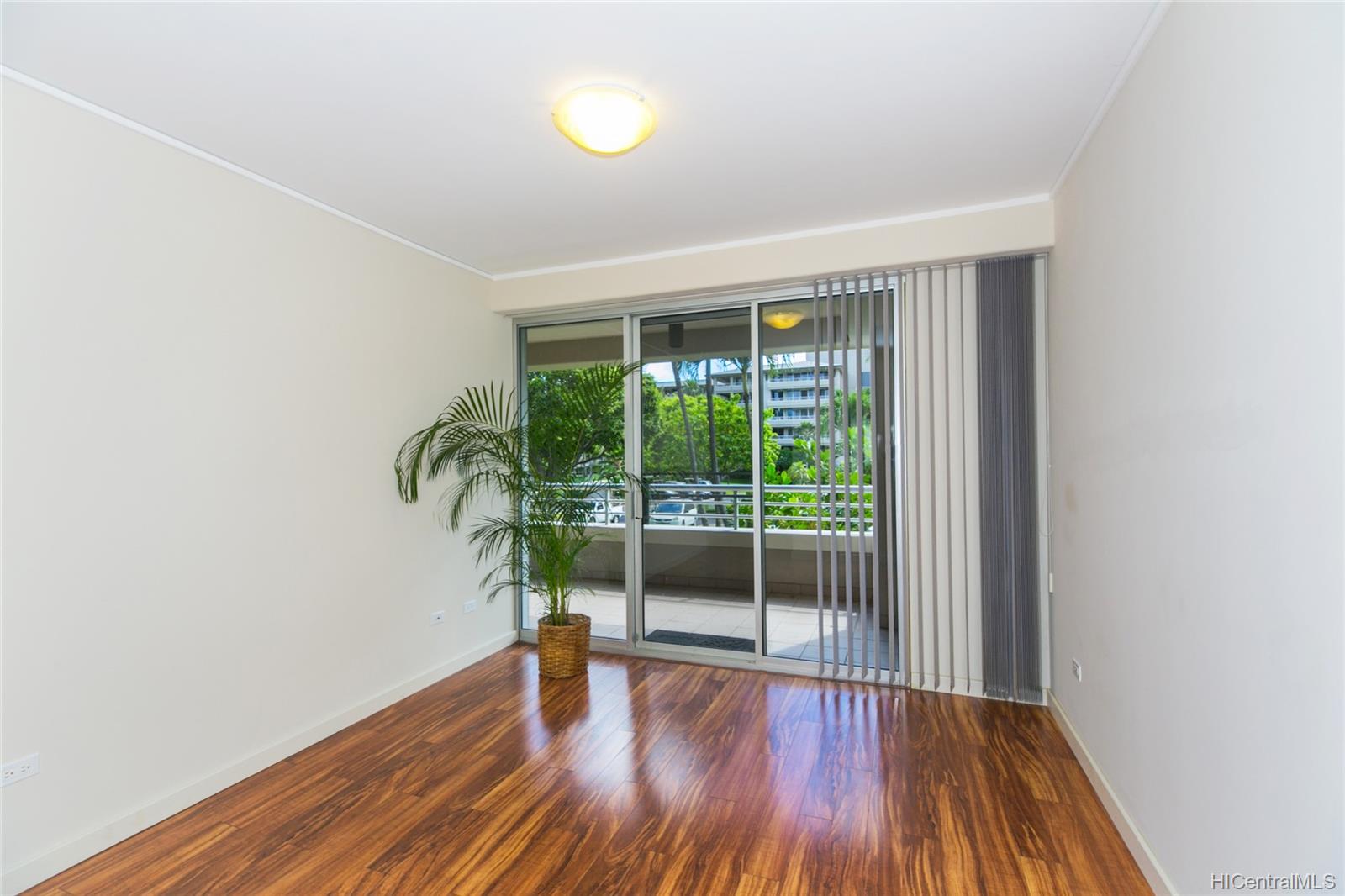 1 Keahole Place #3210, Honolulu, HI 96825