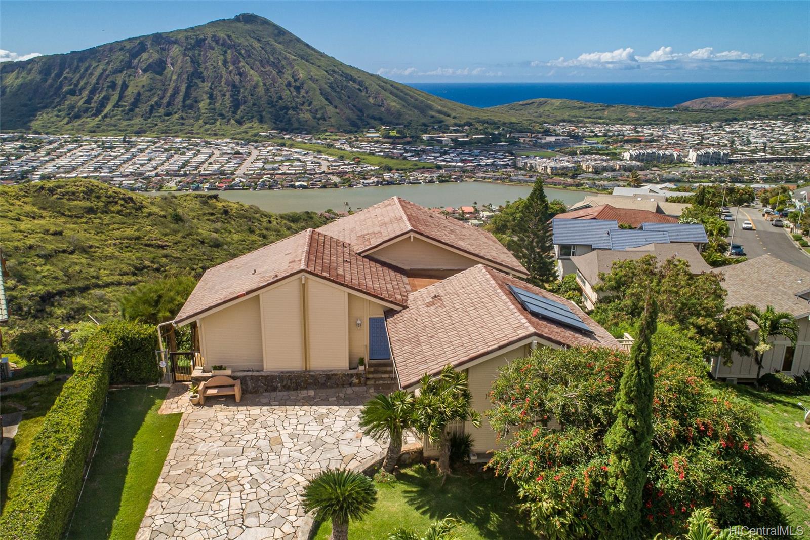 1005 Kalahu Place Honolulu, HI 96825