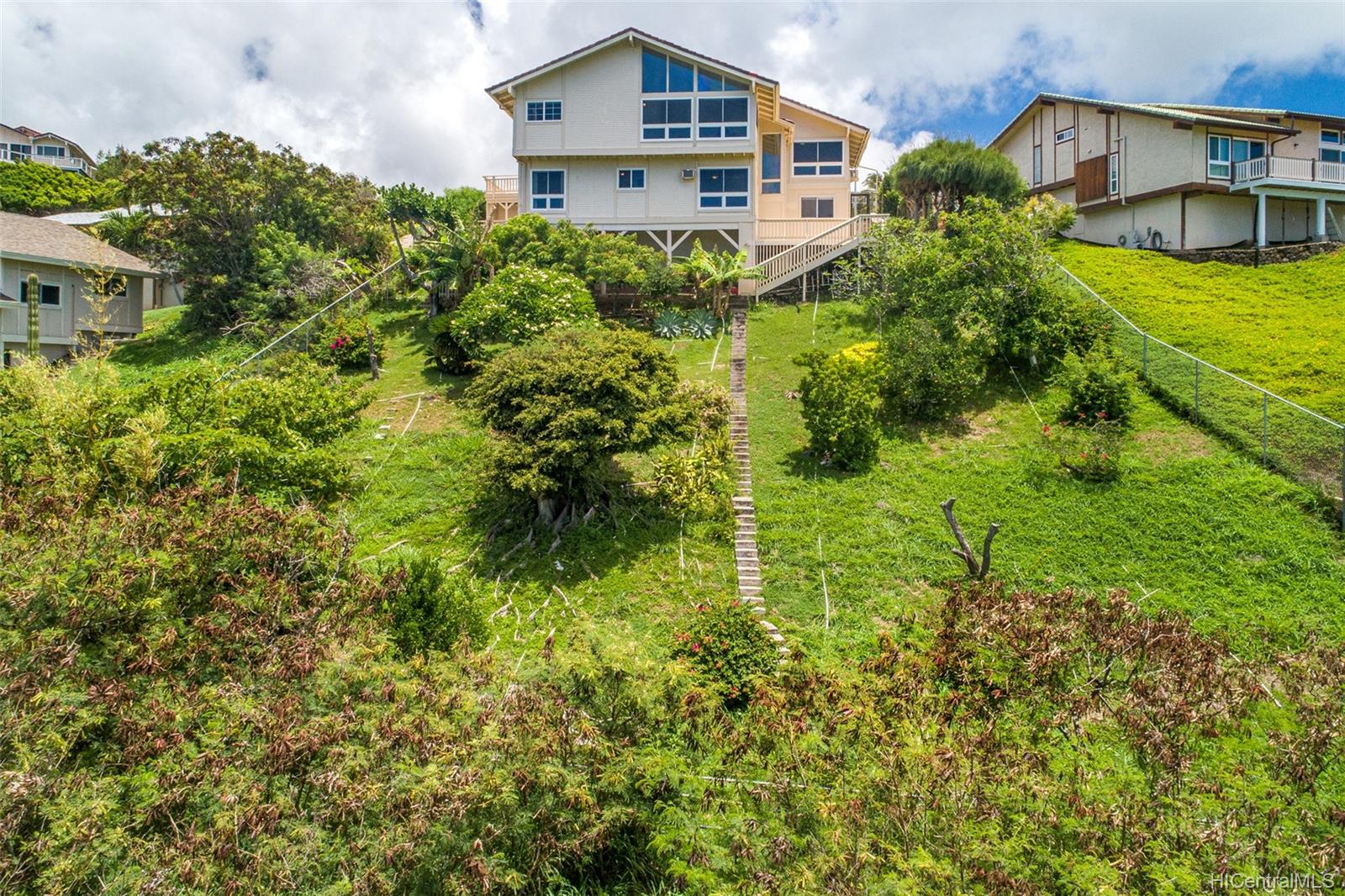 1005 Kalahu Place Honolulu, HI 96825