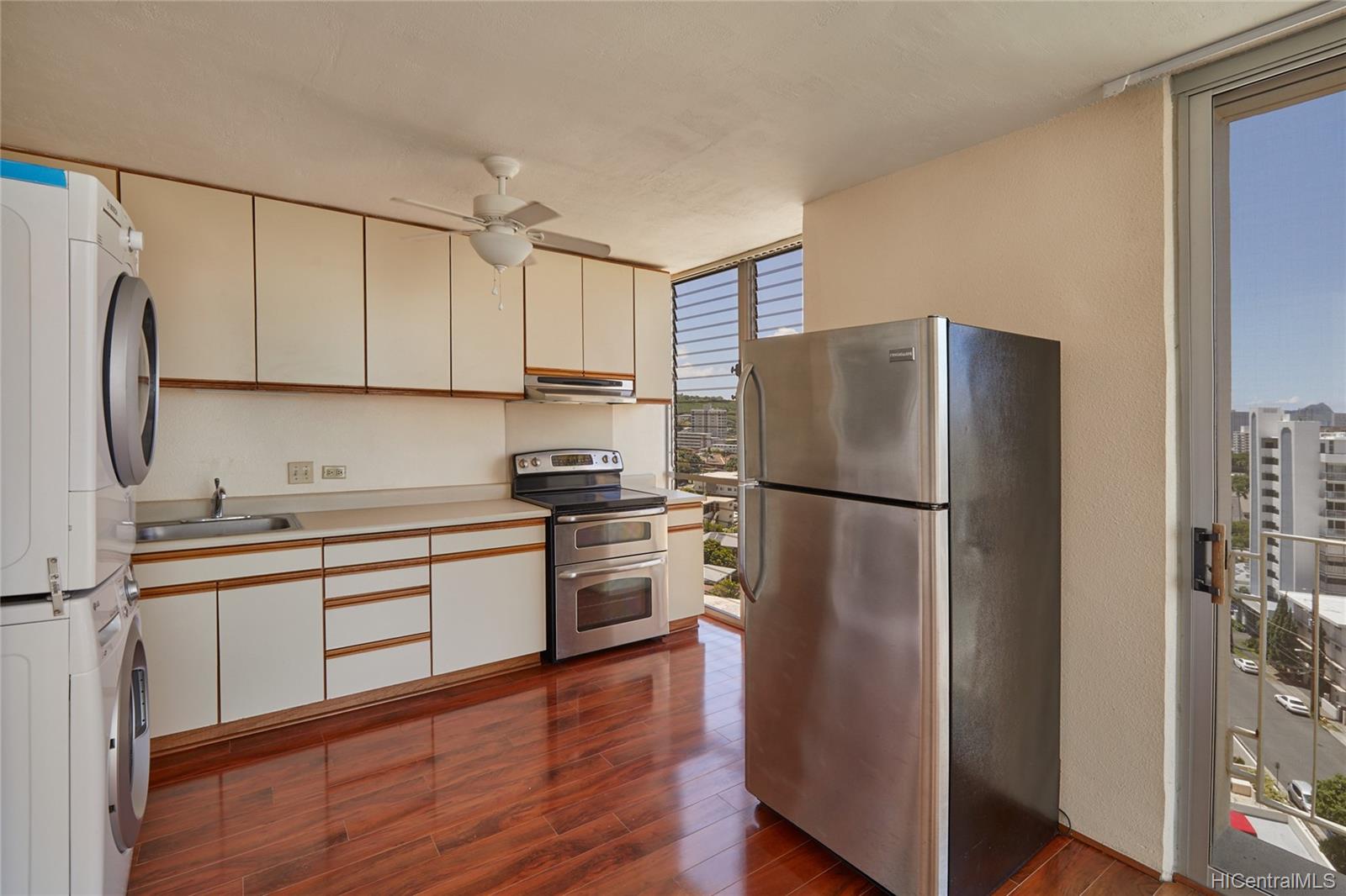 1702 Kewalo Street #1104, Honolulu, HI 96822