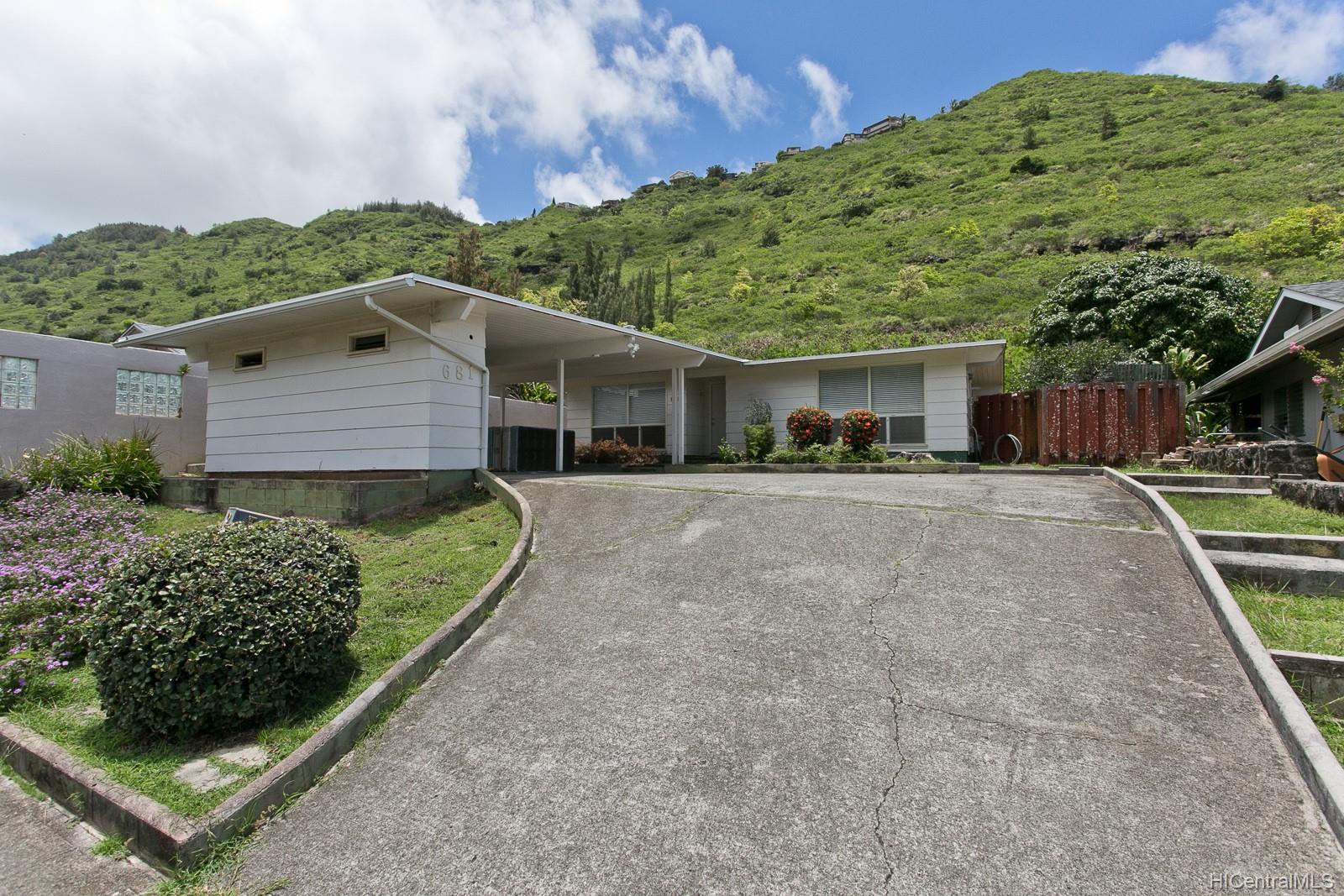 681 Hahaione Street Honolulu, HI 96825