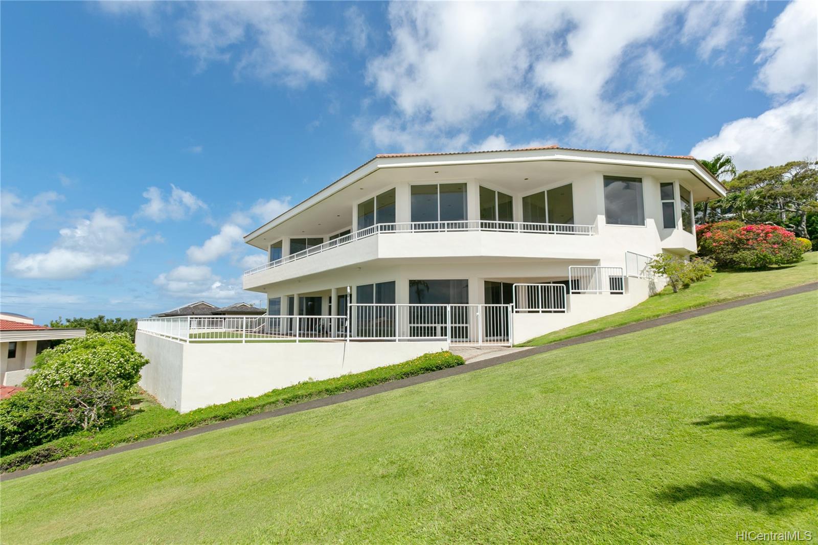 531 Kahiau Loop Honolulu, HI 96821