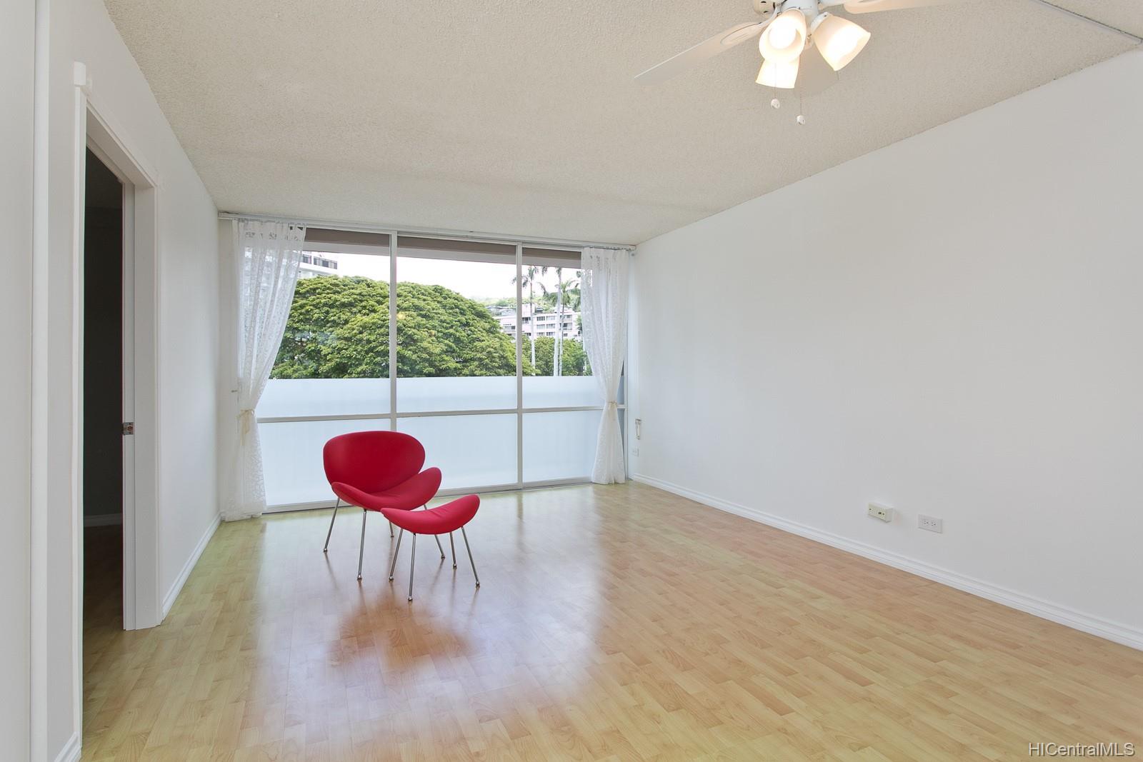 1617 Keeaumoku Street #302, Honolulu, HI 96822