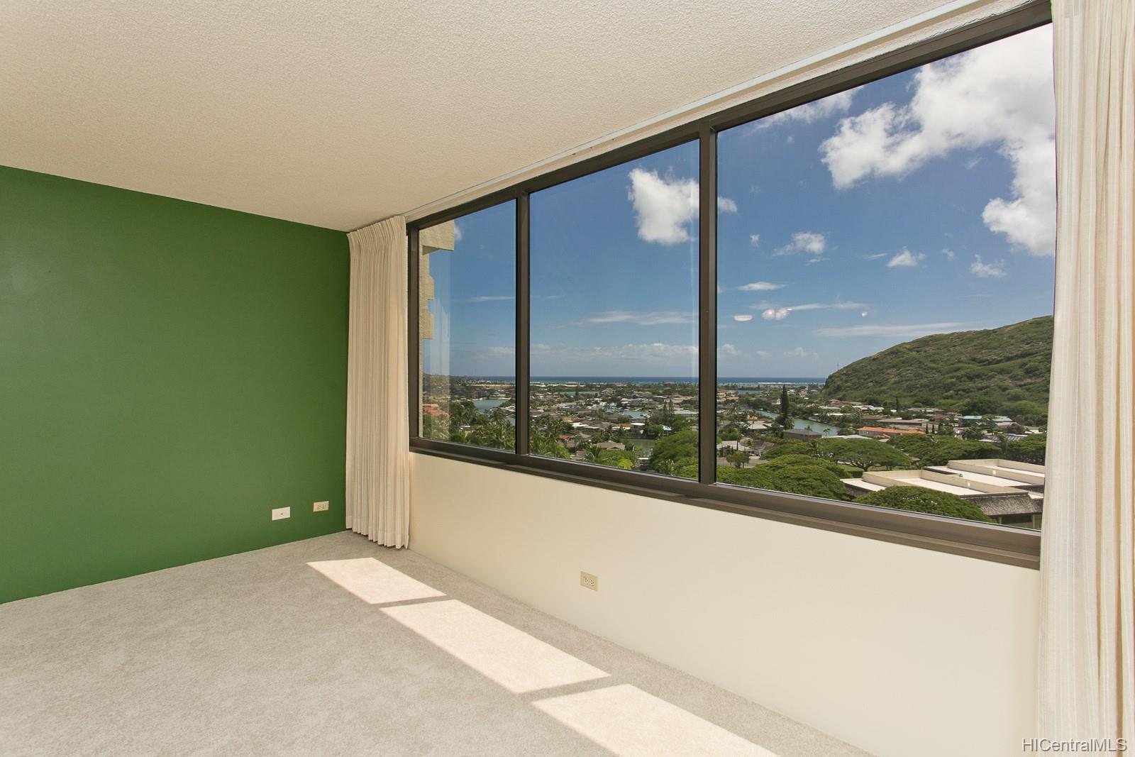 555 Hahaione Street #10A, Honolulu, HI 96825