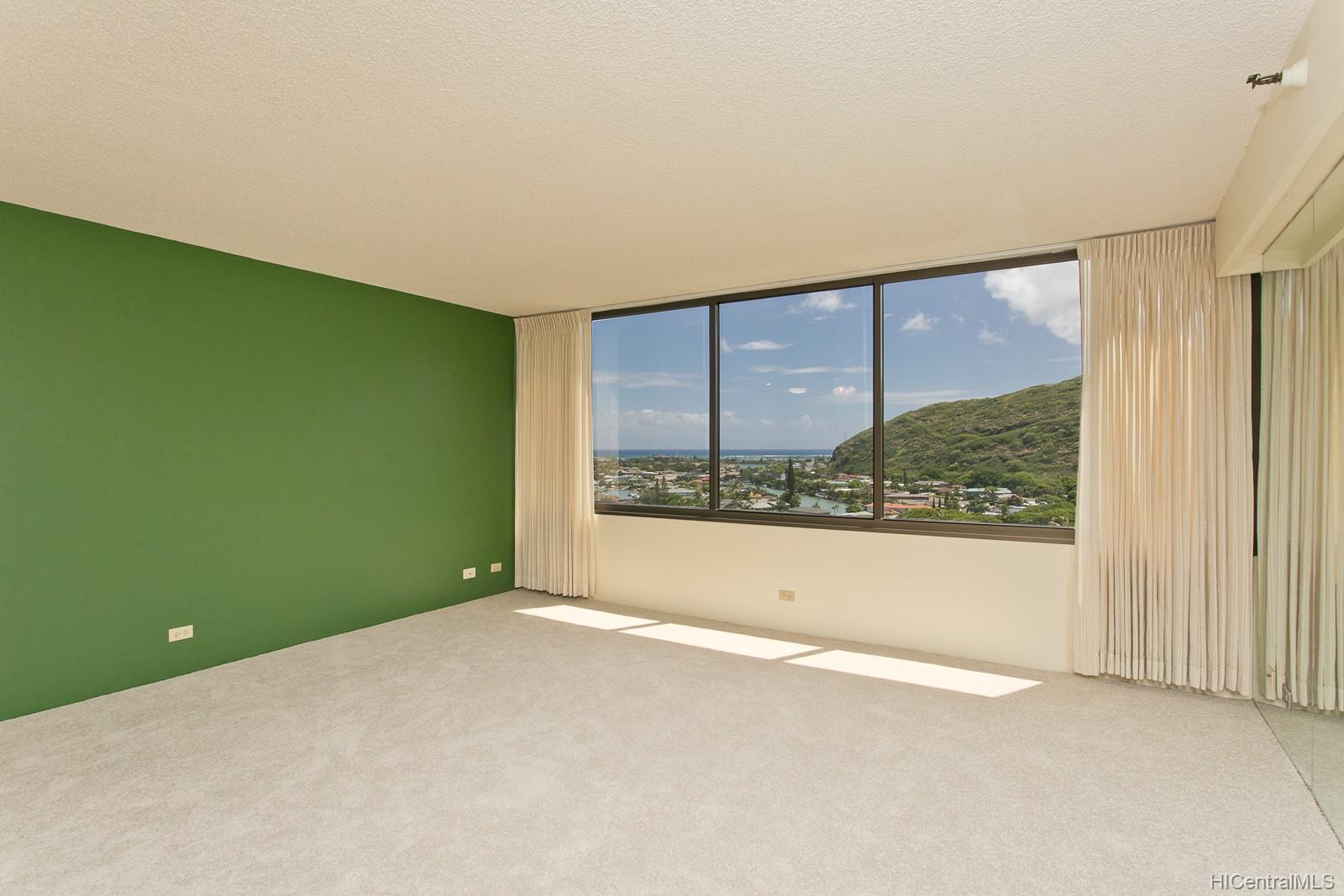 555 Hahaione Street #10A, Honolulu, HI 96825