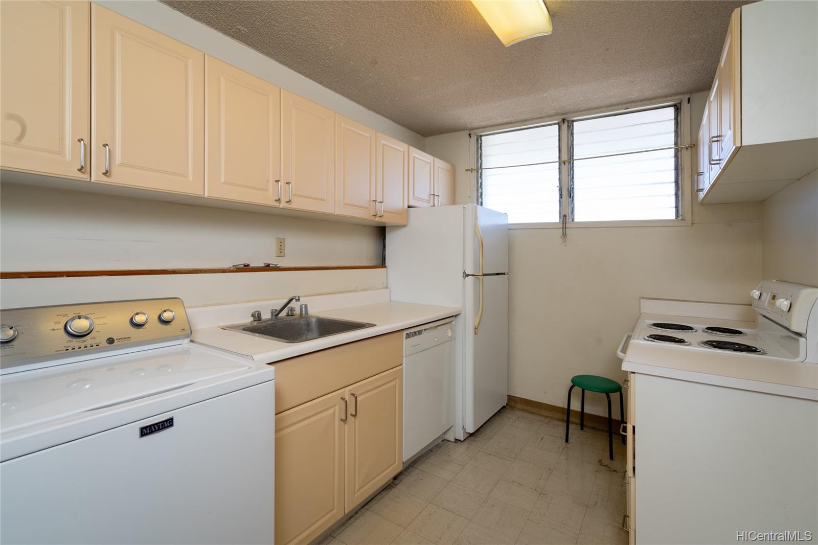 780 Amana Street #1206, Honolulu, HI 96814