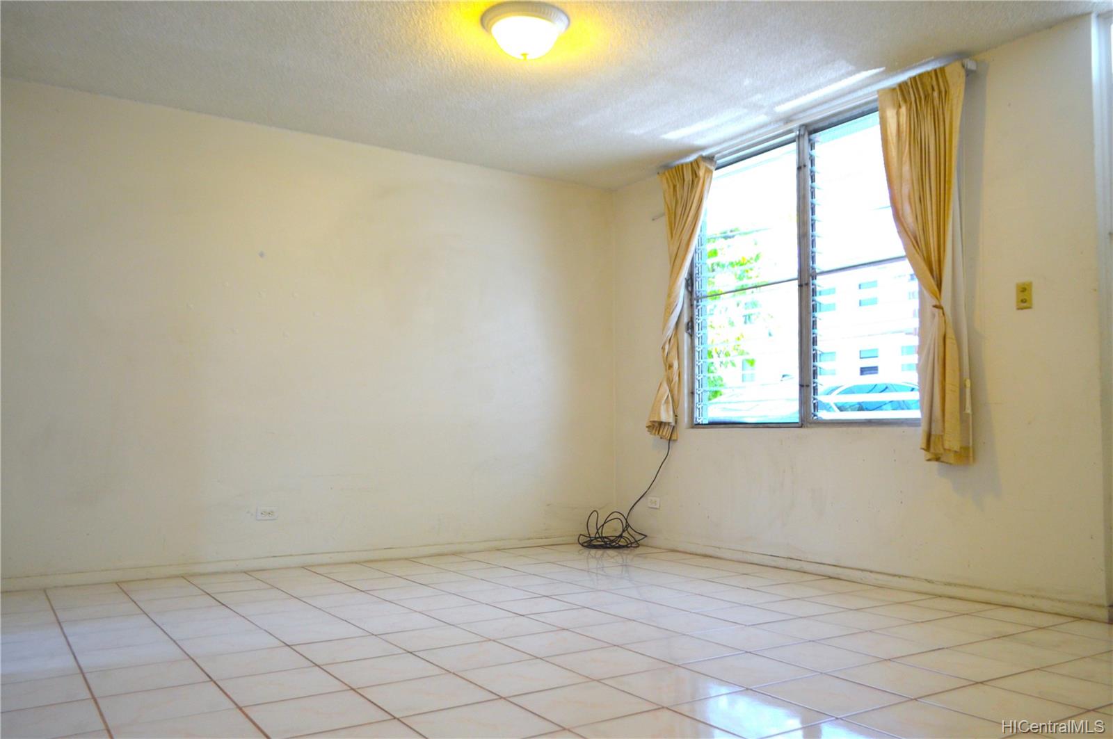 1525 Pensacola Street #101, Honolulu, HI 96822