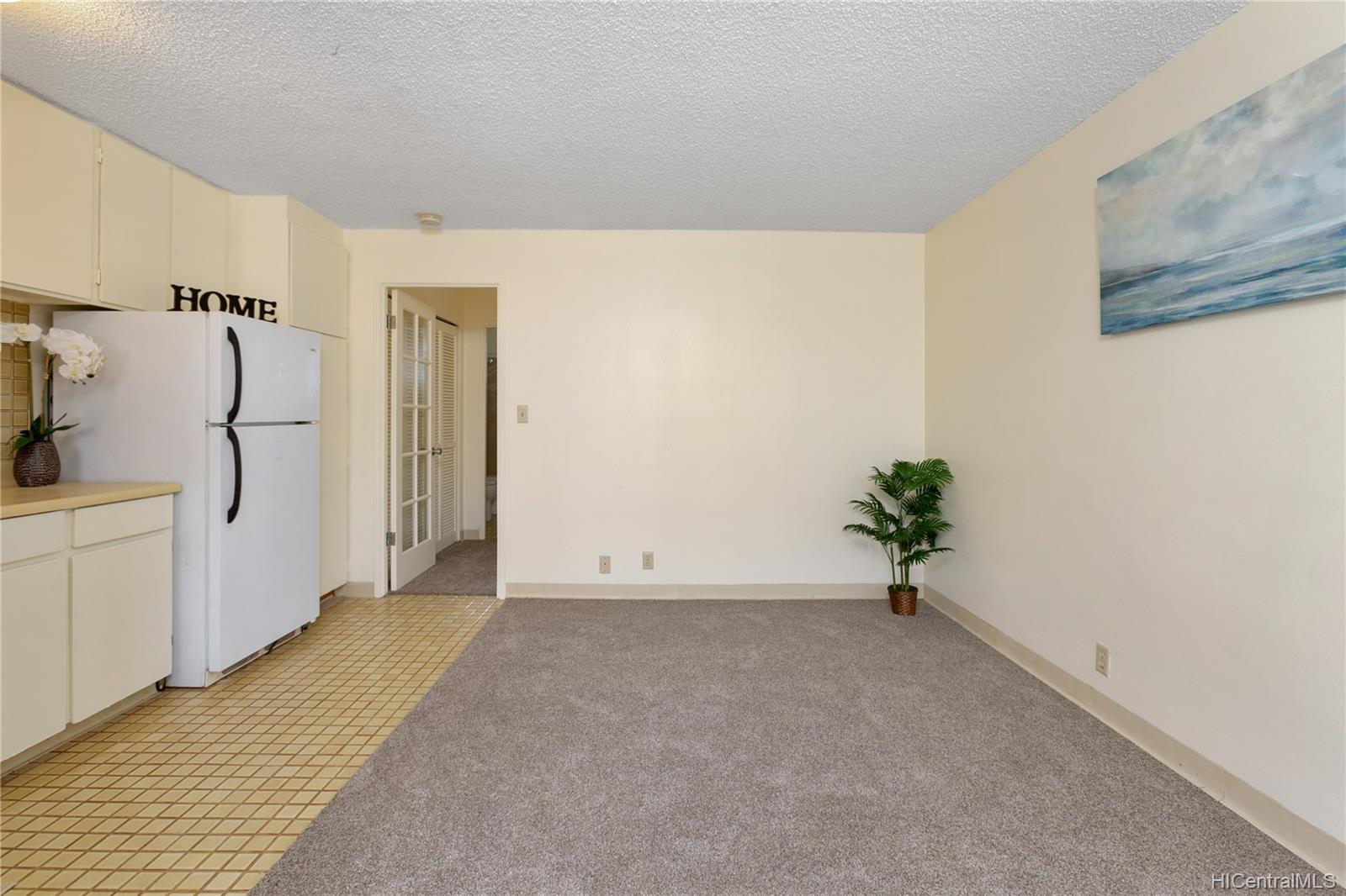 1036 Green Street #303, Honolulu, HI 96822