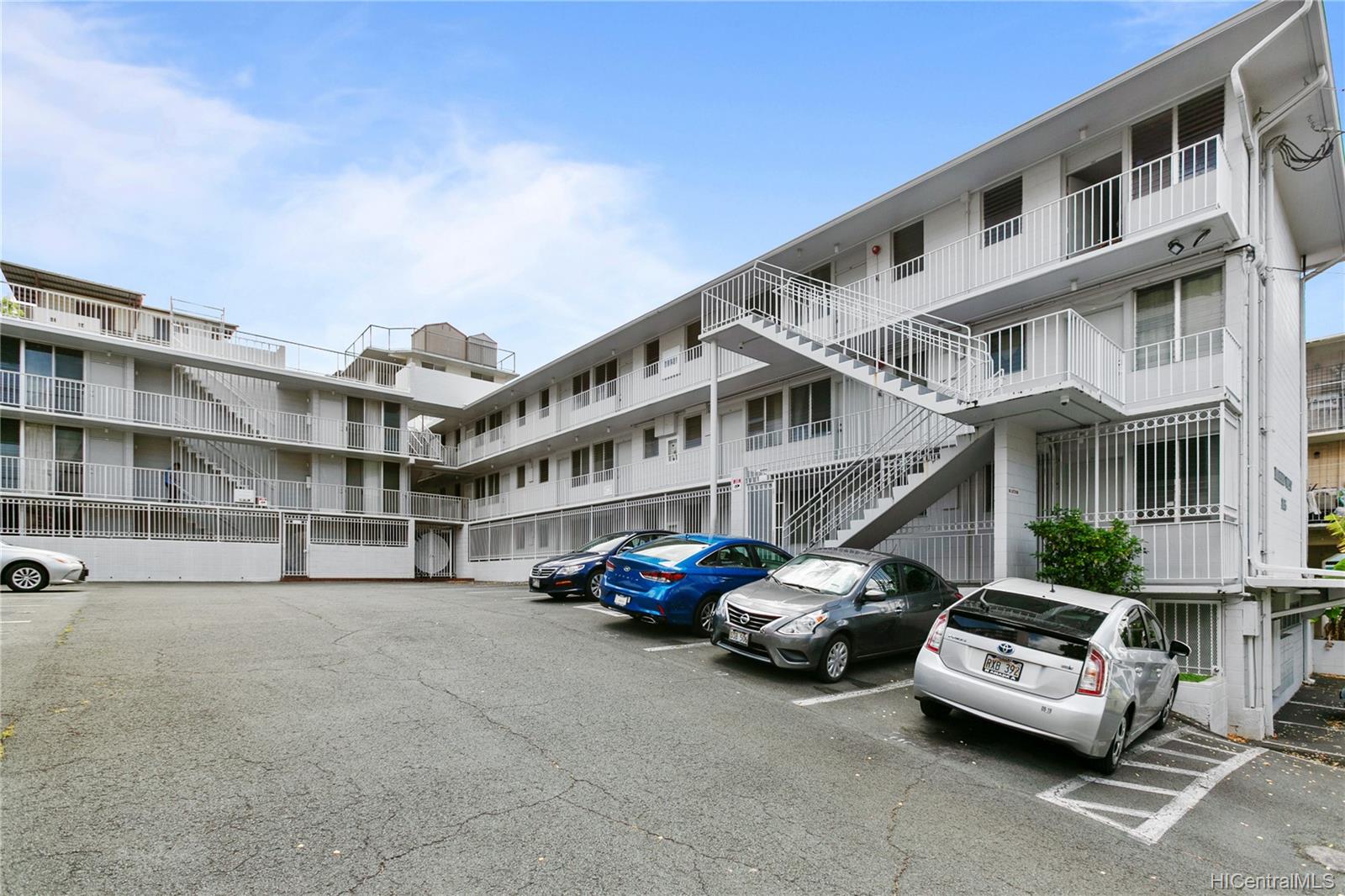 1036 Green Street #303, Honolulu, HI 96822