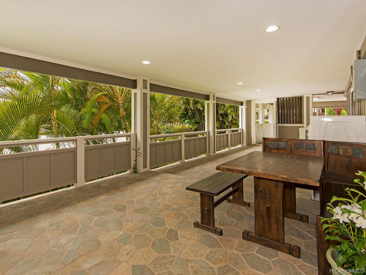 3339 Manoa Road Honolulu, HI 96822