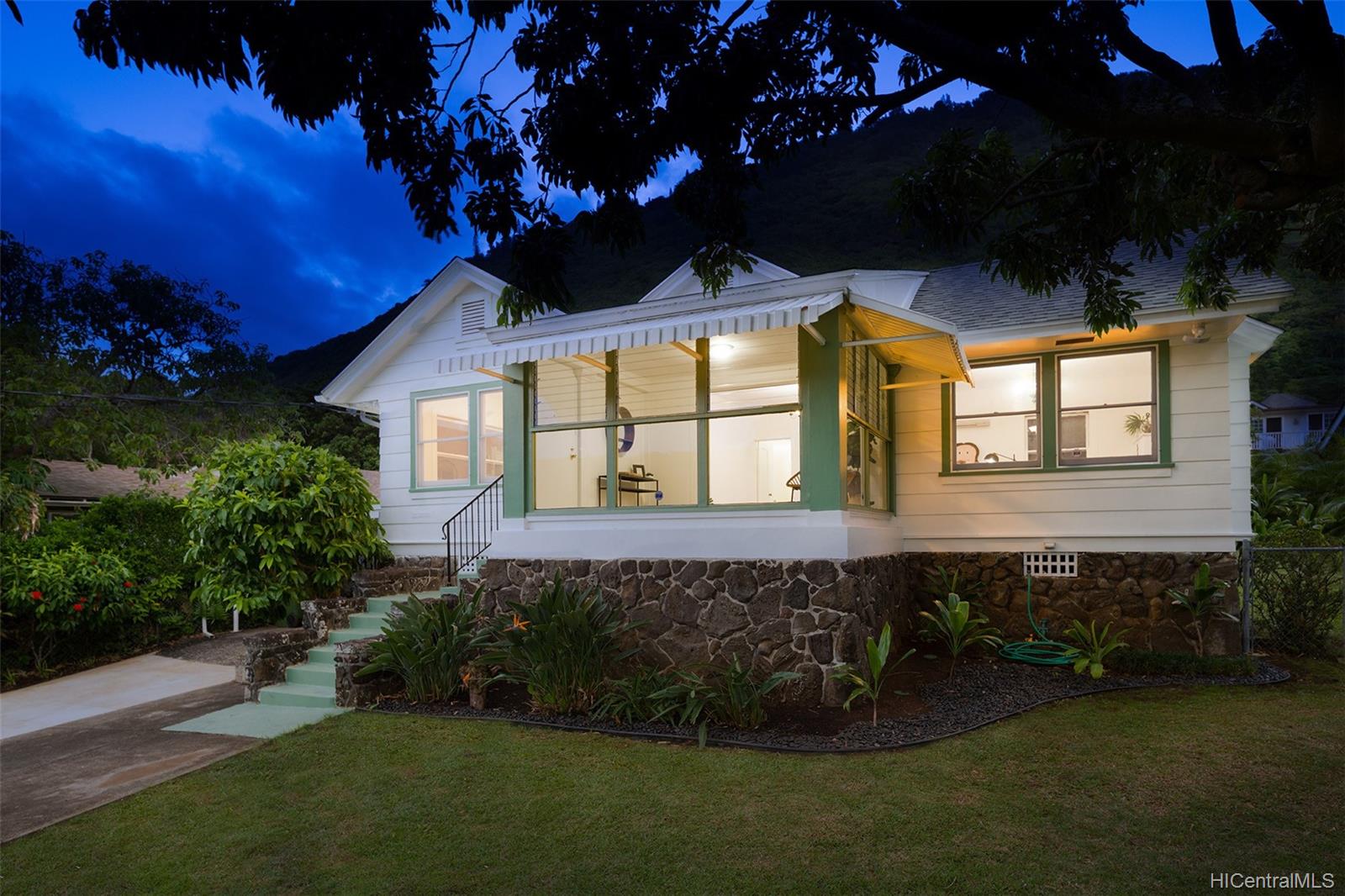 3044 Manoa Road Honolulu, HI 96822