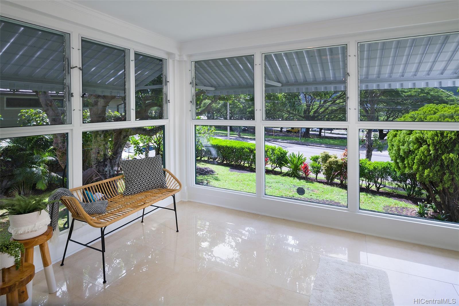 3044 Manoa Road Honolulu, HI 96822