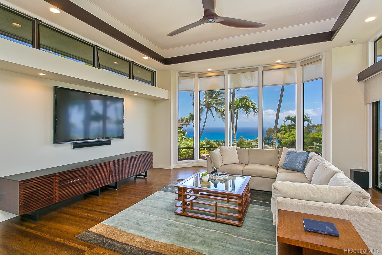 352 Lelekepue Place Honolulu, HI 96821