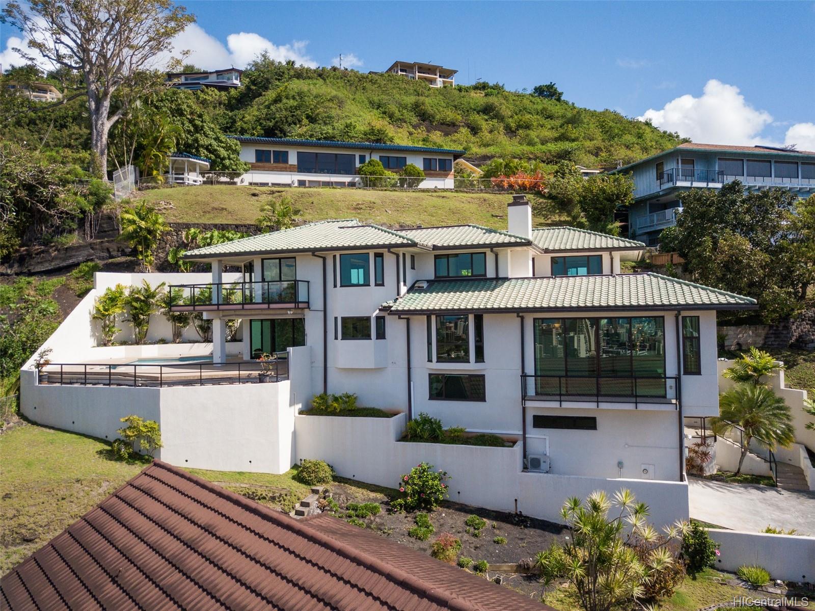 2324 Mamane Place Honolulu, HI 96822