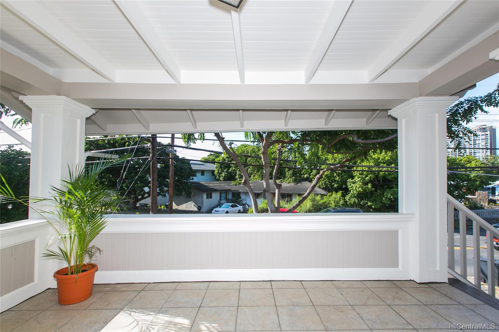 1923 Lusitana Street Honolulu, HI 96813