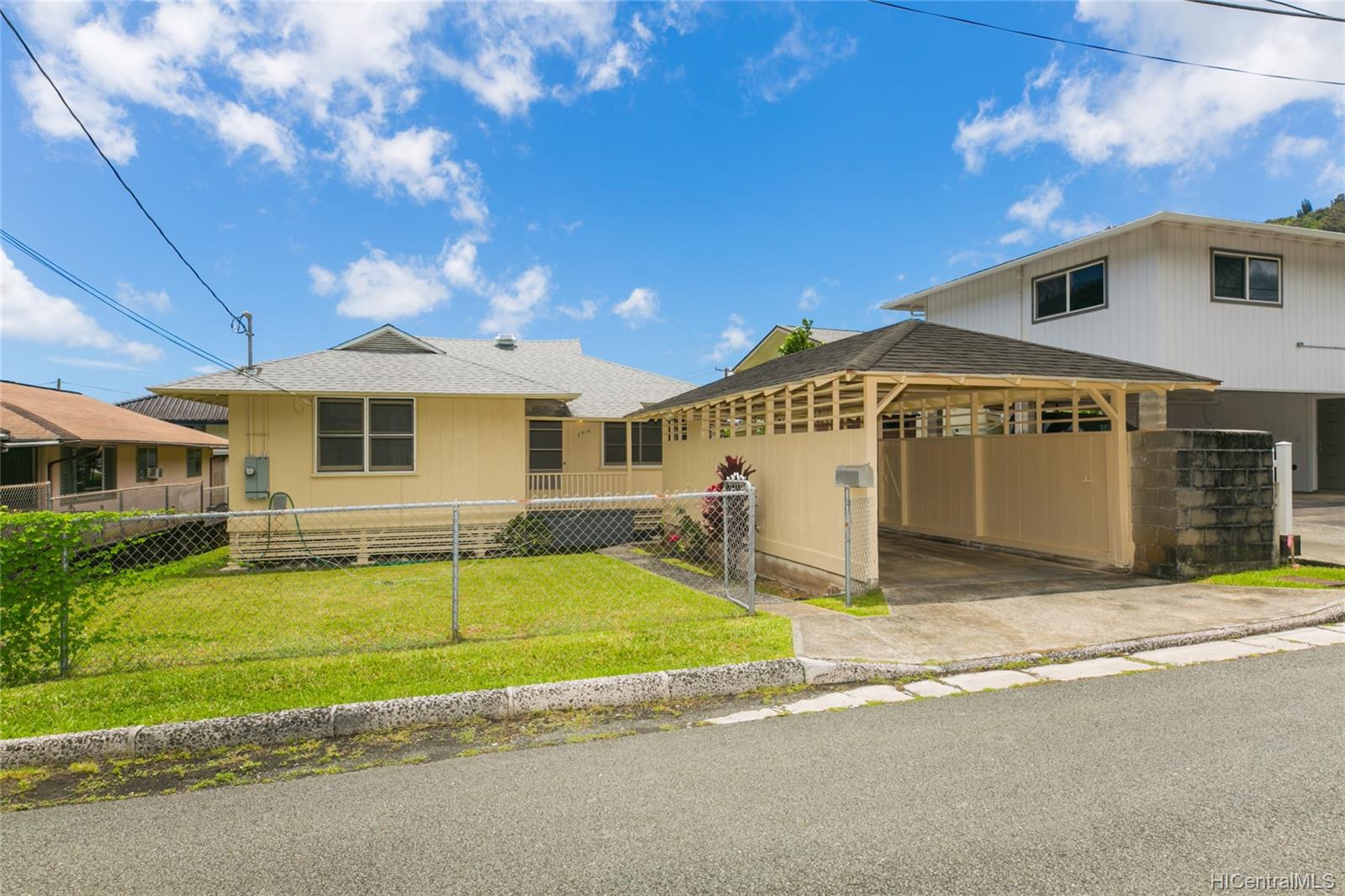 2915 Kolomona Place Honolulu, HI 96822