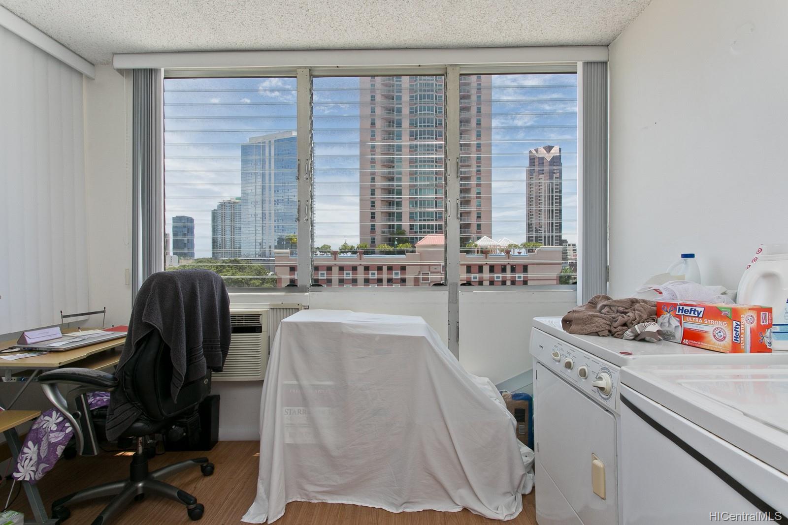 818 King Street #905, Honolulu, HI 96813