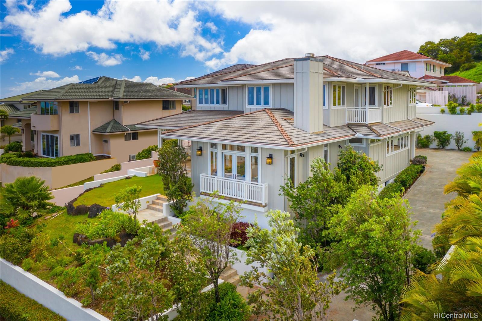 2218 Piimauna Street Honolulu, HI 96821