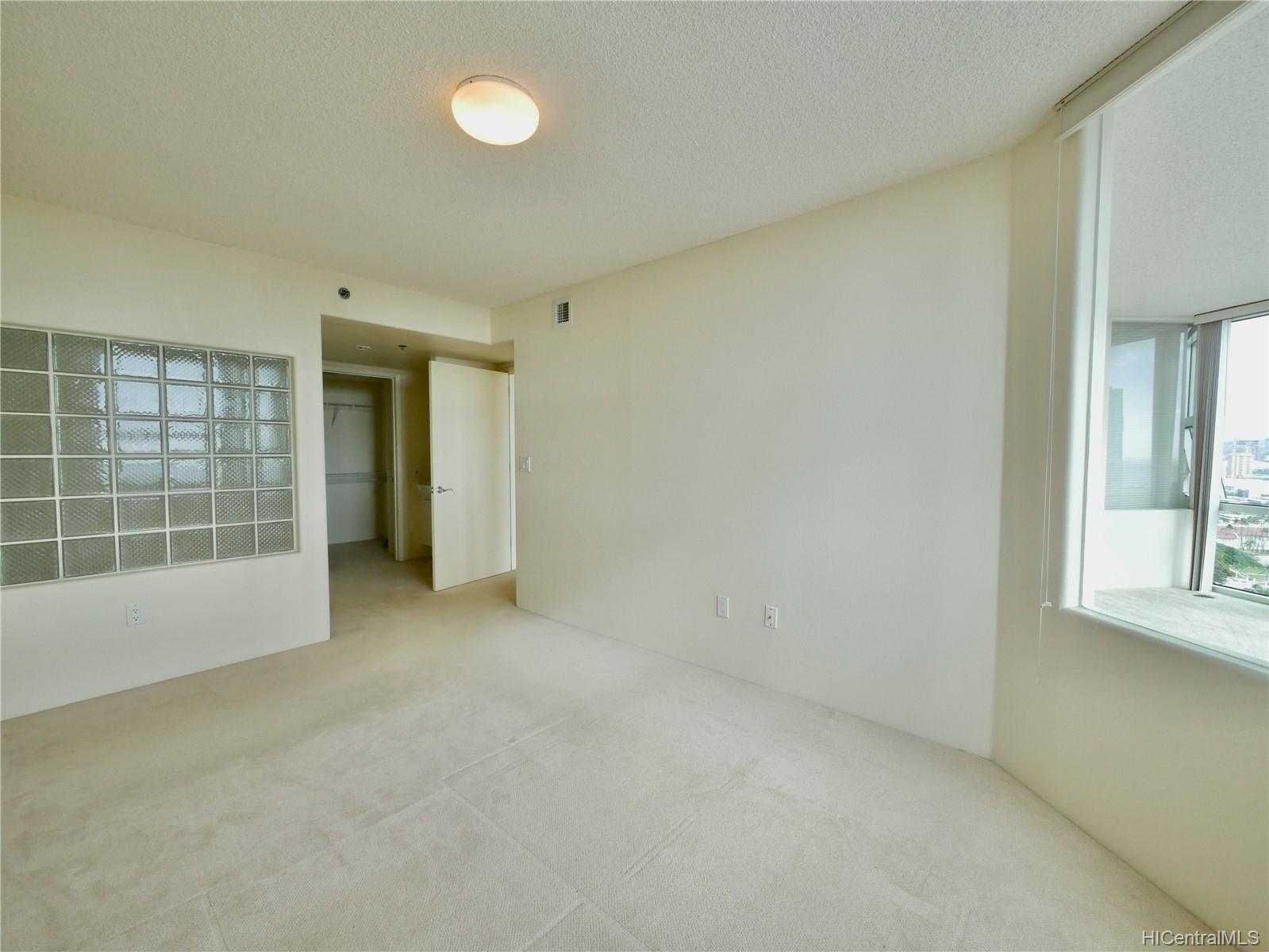 801 King Street #2703, Honolulu, HI 96813