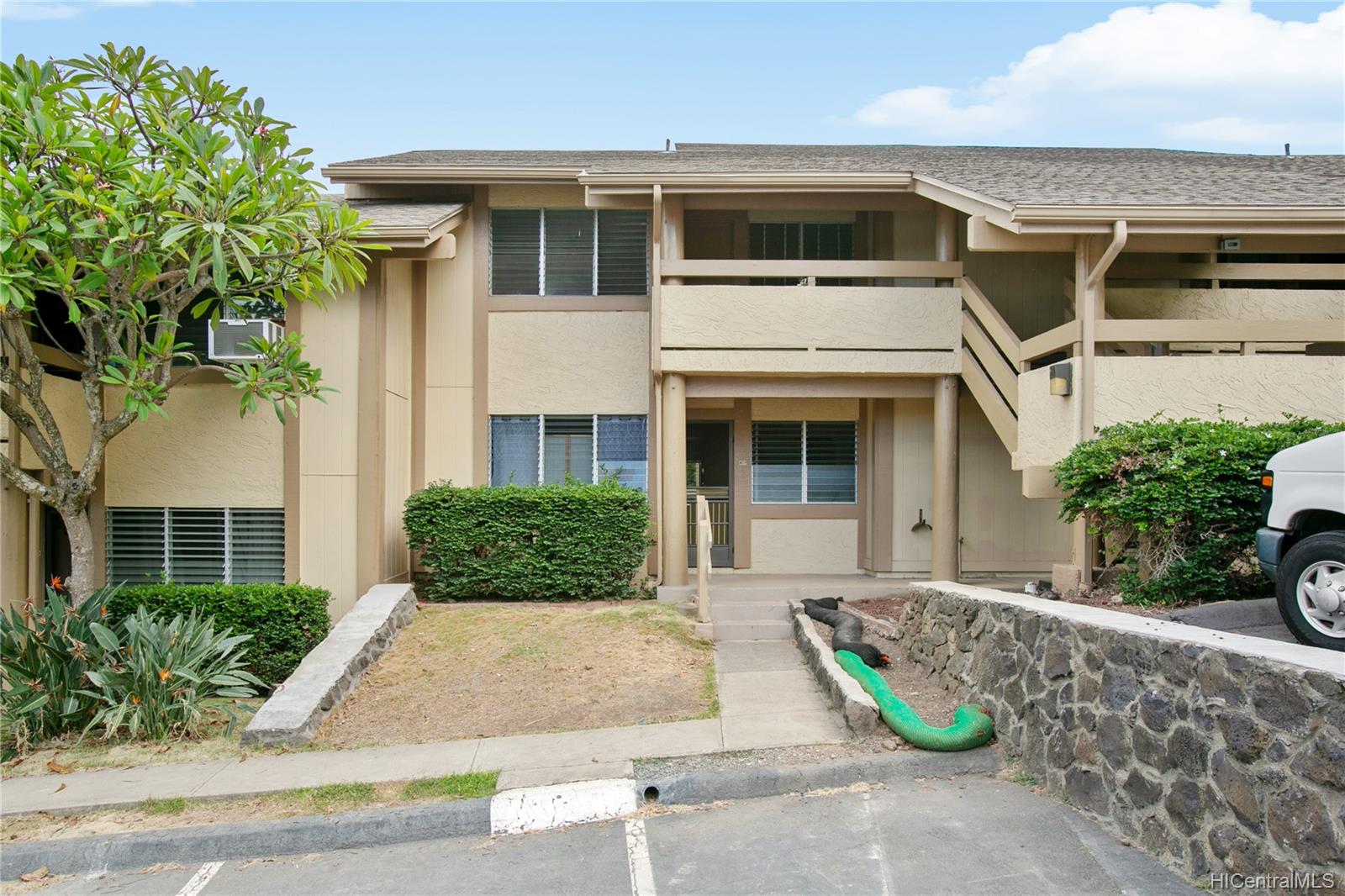 595 Hahaione Street #A203, Honolulu, HI 96825