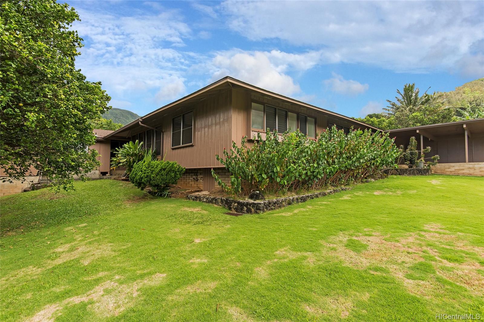 3570 Akaka Place Honolulu, HI 96822