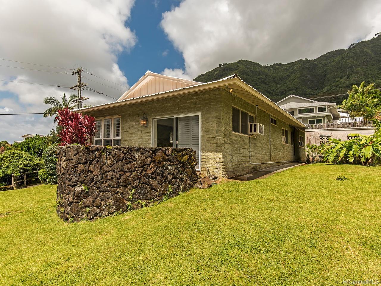 3644 Kumuone Street Honolulu, HI 96822