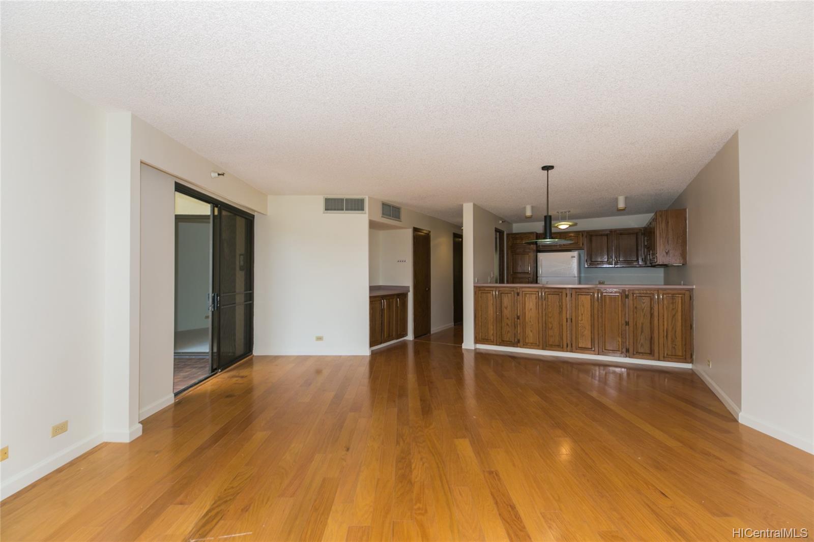 555 Hahaione Street #12G, Honolulu, HI 96825