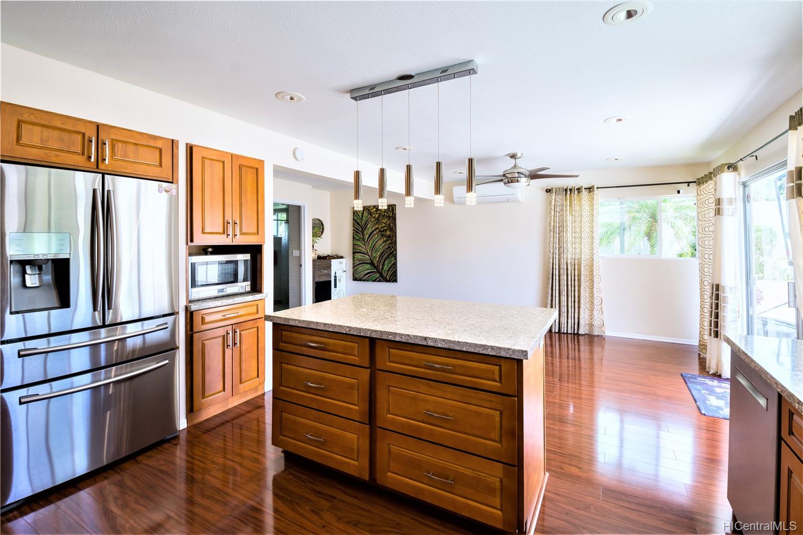 7069 Niumalu Loop Honolulu, HI 96825