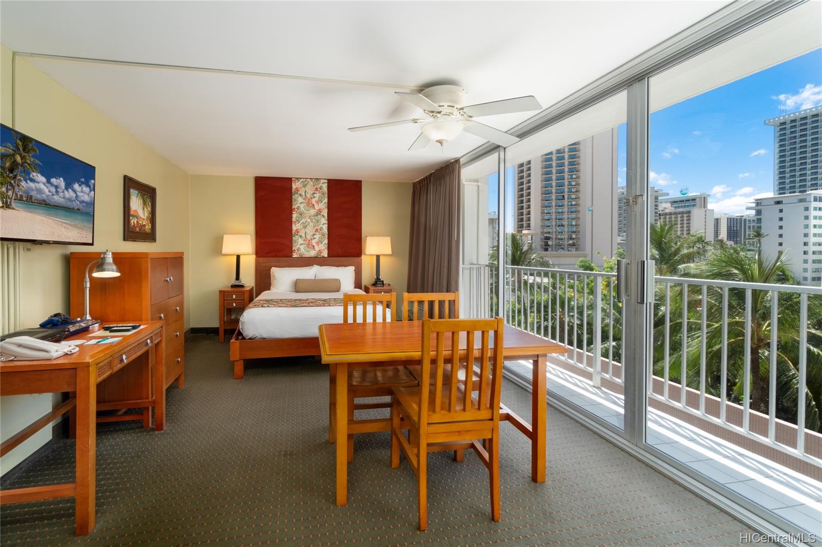 2427 Kuhio Avenue #705, Honolulu, HI 96815