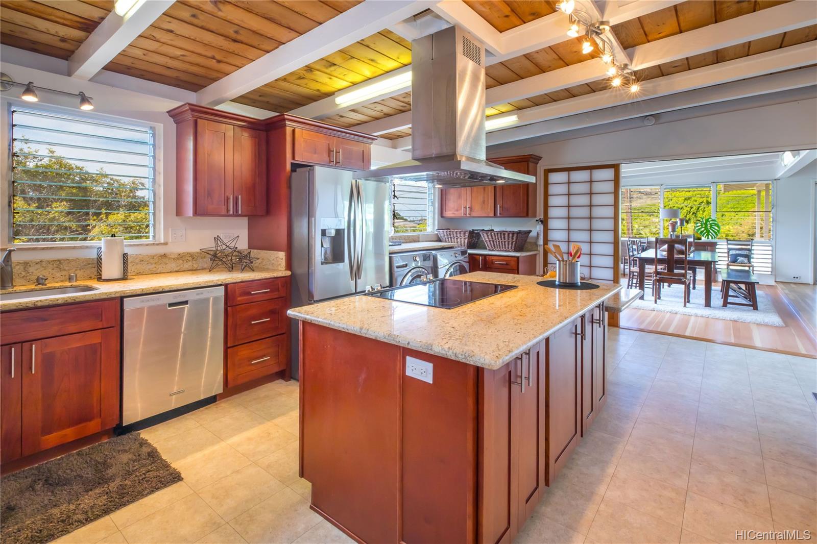 5853 Haleola Street Honolulu, HI 96821