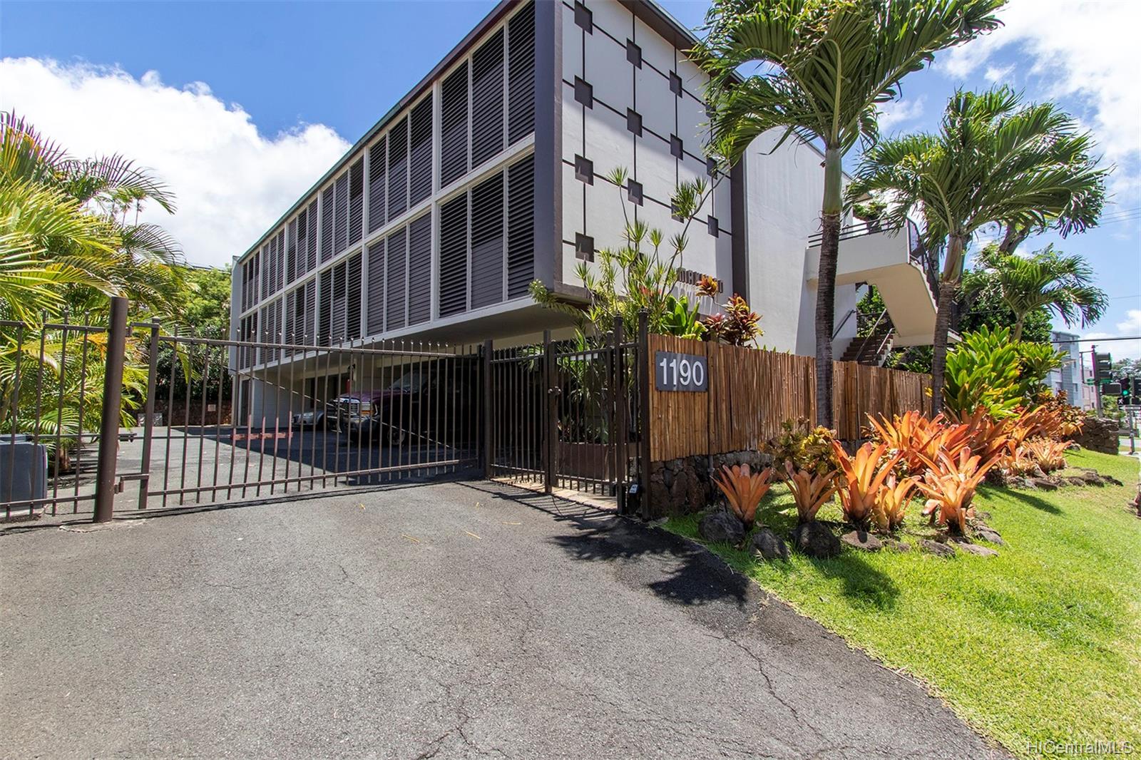 1190 Wilder Avenue #A103, Honolulu, HI 96822