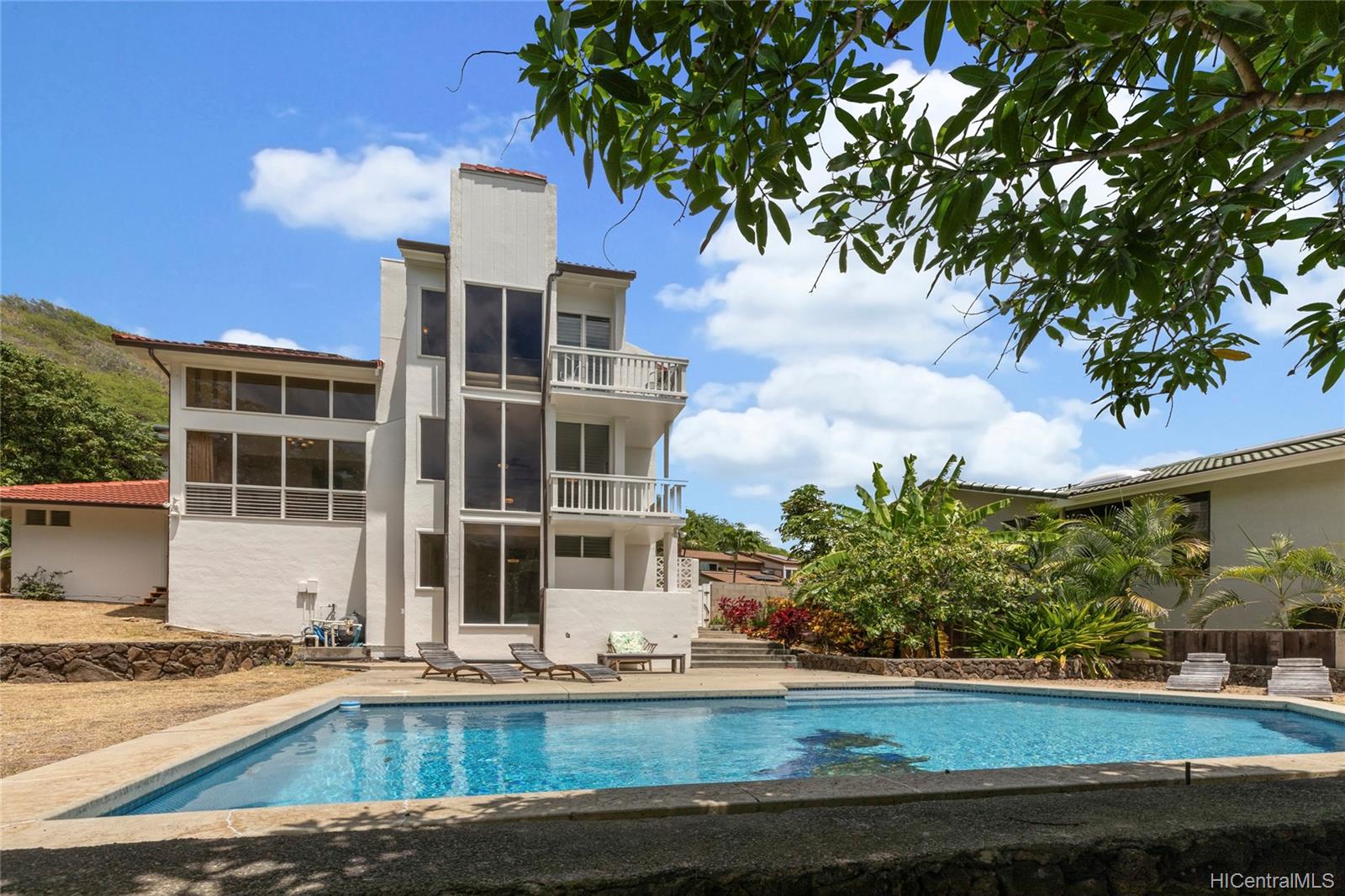 7421 Mokuhano Place Honolulu, HI 96825