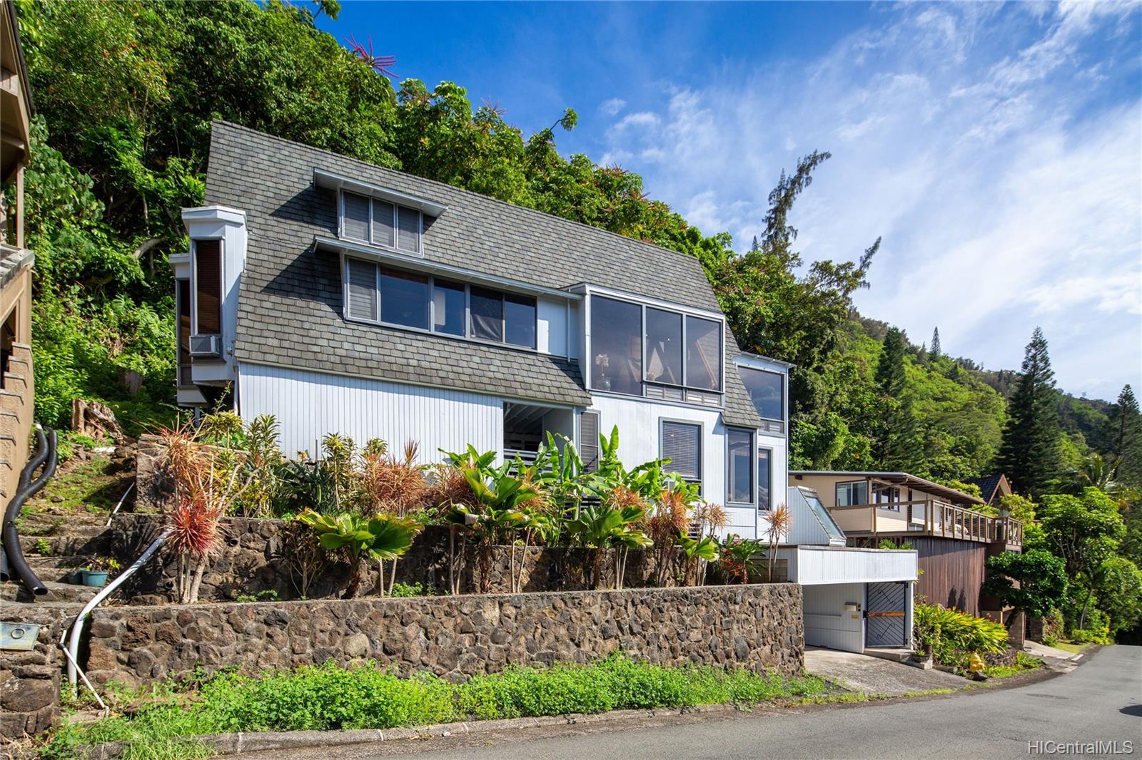 3237 Beaumont Woods Place Honolulu, HI 96822