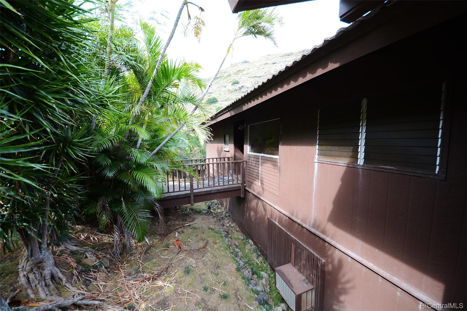 541 Anolani Street Honolulu, HI 96821