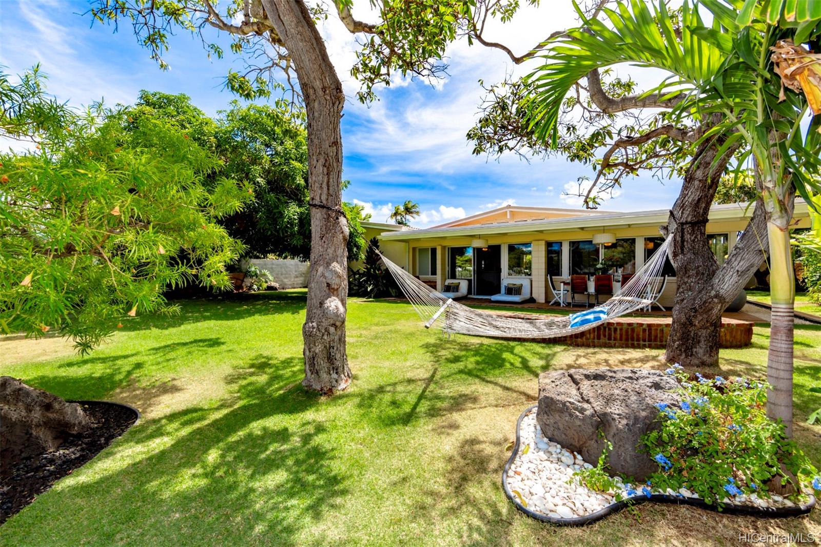 4208 Kaimanahila Street Honolulu, HI 96816