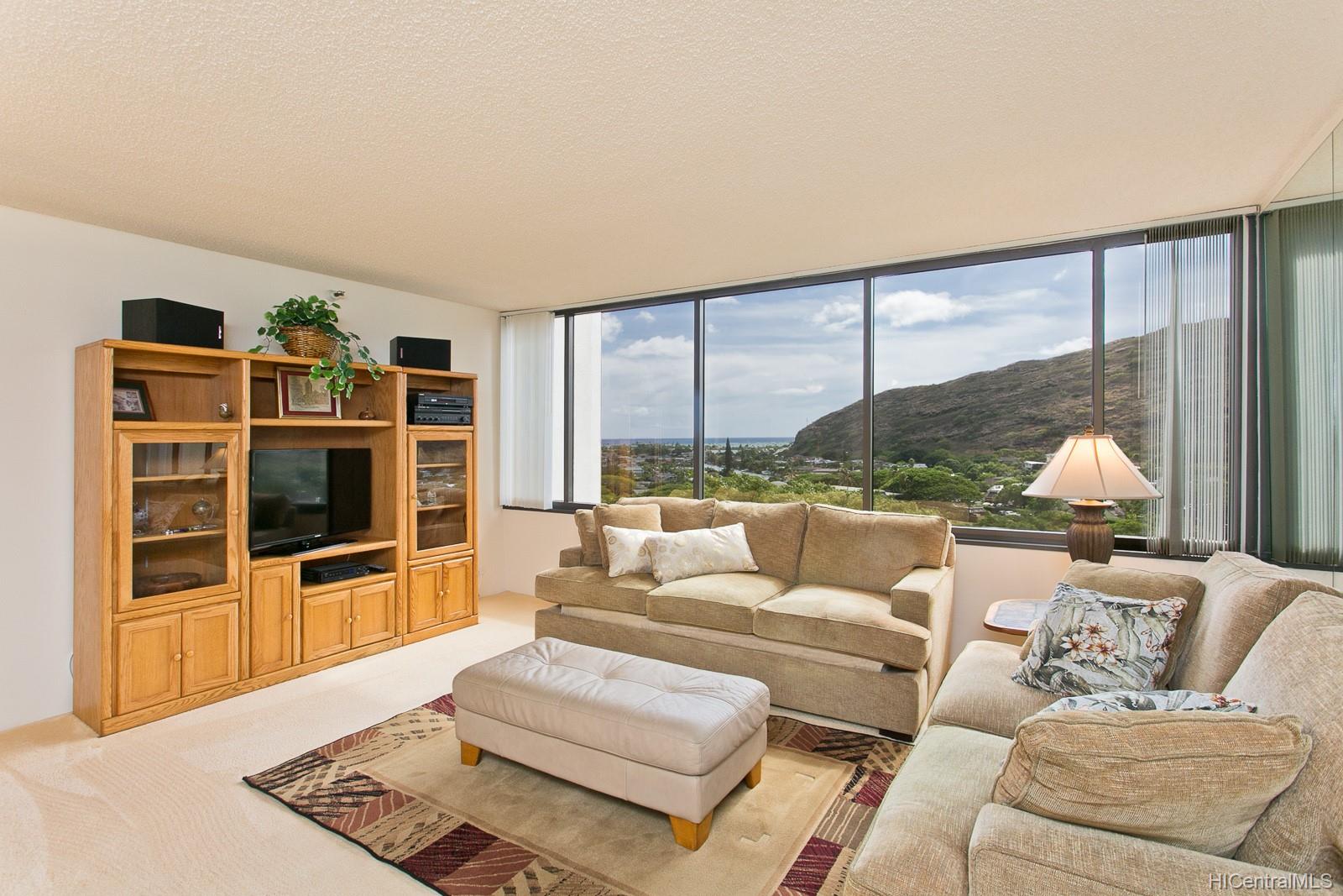 555 Hahaione Street #8H, Honolulu, HI 96825