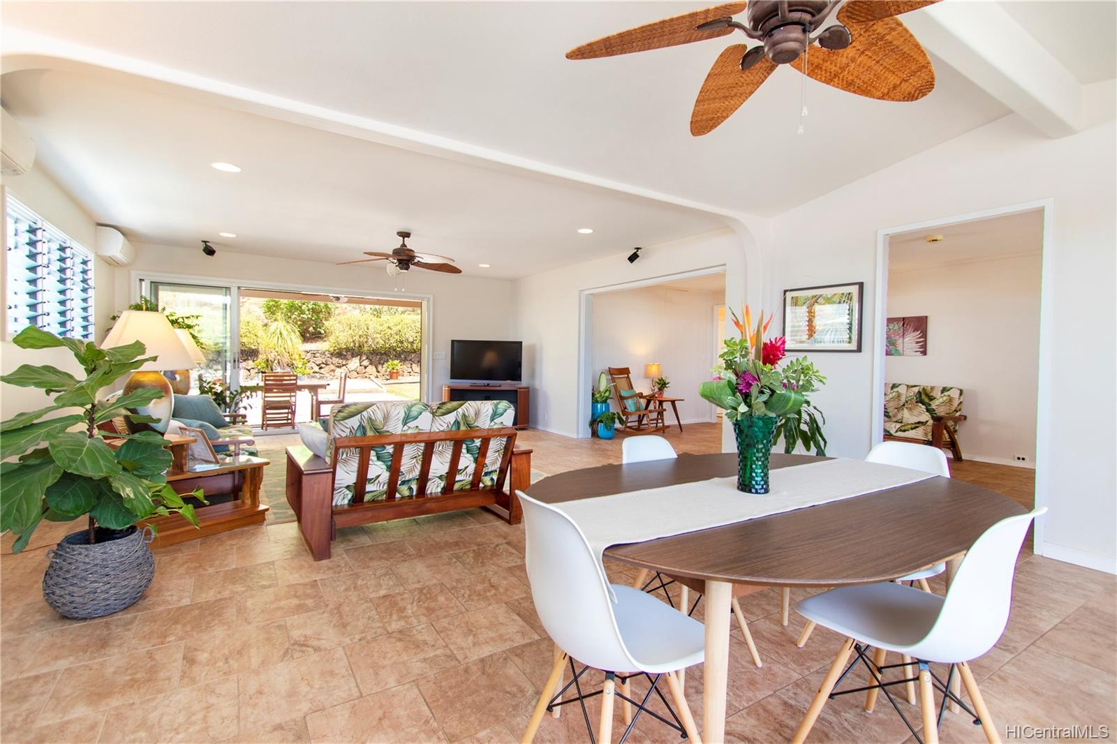 1358 Kalaniiki Street Honolulu, HI 96821