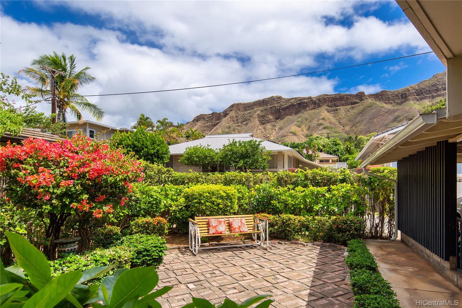 3873 Nikolo Street Honolulu, HI 96815