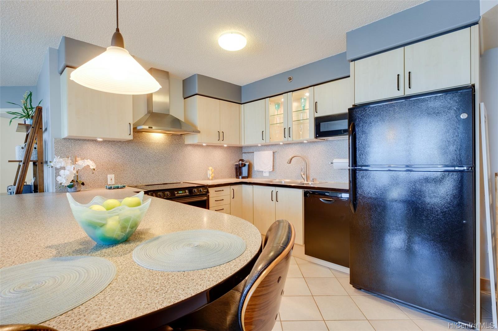 801 King Street #4104, Honolulu, HI 96813