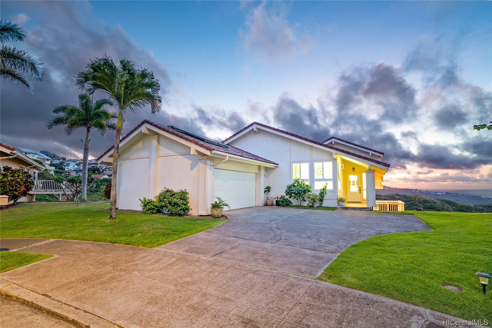 1025 Kalahu Place Honolulu, HI 96825