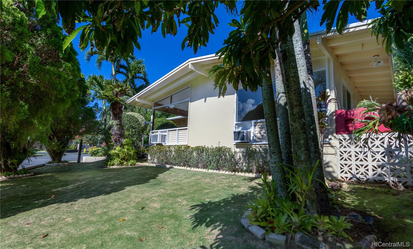 3286 Loulu Street Honolulu, HI 96822